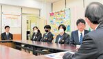 中国での経験を報告する岩美高生徒ら