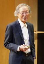 　オスロ大で受賞記念講演を行う京都大の柏原正樹特任教授＝２１日、オスロ（共同）