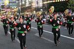 「男踊り」を踊る女性ら（山形県花笠協議会提供）