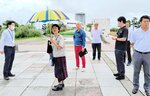 夢みなと公園を視察する委員ら＝２１日、境港市竹内団地