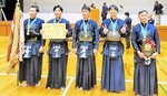 自衛隊Ａの部で１１大会ぶりに優勝した第８普通科連隊＝高知県南国市立スポーツセンター