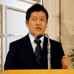 江戸時代の金融取引について解説する高槻准教授＝ＪＲ鳥取駅前のホテルニューオータニ鳥取
