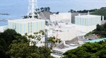 ２０２４年８月の再稼働が発表された中国電力島根原発２号機建物（手前左）＝松江市鹿島町