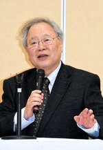 石破首相に求められる外交政策や国会対応について持論を述べる高橋氏＝５日、鳥取県倉吉市の日本海新聞中部本社ホール
