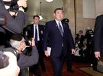 　参院予算委を終え、自民党役員会に向かう石破首相＝１７日午後、国会