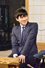 　順位戦Ｃ級２組へ昇級を決めた将棋の小山怜央四段＝１５日午後、東京都内（日本将棋連盟提供）