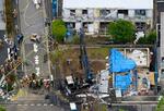　東京都江戸川区の爆発と火災があった現場周辺＝２７日午前１０時３６分（共同通信社ヘリから）
