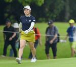 　第２日、通算１１アンダーで首位の佐久間朱莉＝中京ＧＣ石野