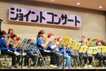 息のそろった演奏を披露する柴山小金管バンドクラブ＝５日、香美町の香住区中央公民館