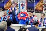 　大阪・関西万博の成功に向けた超党派議員連盟総会であいさつする石破首相（左から２人目）＝２４日午後、国会