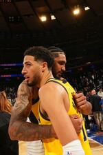 　第２戦で勝利したペーサーズの選手＝２３日、ニューヨーク（ＮＢＡＥ・ゲッティ＝共同）