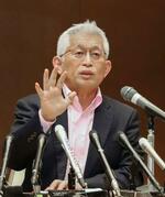 　記者会見で、夏の参院選への出馬を表明する泉房穂氏＝２４日午後、神戸市