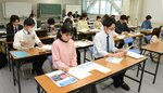 「中の人」としての心得や研修を受けるプロジェクトメンバー