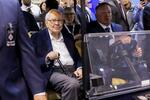 　自身が率いる米投資会社の株主総会に出席するウォーレン・バフェット氏＝２０２４年５月、米ネブラスカ州オマハ（ロイター＝共同）