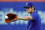 　試合前、キャッチボールするドジャース・大谷＝ニューヨーク（共同）