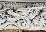 小倉園三郎が棟梁として建築を手がけた琴浦町の神崎神社本殿の竜の彫刻。２０１５年に当時の黄金の目が復元された