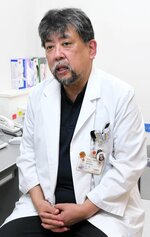 被災地の現状や求められる支援について語る山代救急部長＝９日、鳥取市尚徳町の鳥取赤十字病院