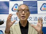 　記者会見する地域公共交通総合研究所の小嶋光信代表理事＝１０日午前、岡山市