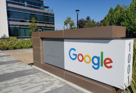 　米グーグルの看板＝２０１９年５月、カリフォルニア州マウンテンビュー（ロイター＝共同）