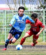米子元気ＳＣ―ＳＲＣ広島　米子元気ＳＣは後半、溝上（９）が左サイドを駆け上がり好機をつくる＝どらドラパーク米子球技場