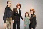 　「グローバル・モデル・ソサイエティー」の高木真理子社長（左から２人目）と、町田萌香さん（左端）ら所属モデル＝４月、東京都中央区