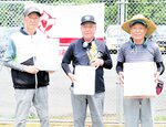 上位入賞者の皆さん＝２２日、香美町小代区の広井山村広場グラウンド