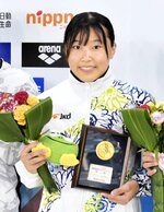 女子３㍍板飛び込みで優勝し笑顔の三上紗也可＝３０日、滋賀県のインフロニア草津アクアティクスセンター　