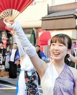 【笑顔はじける】暑さを吹き飛ばす笑顔で祭りを盛り上げる