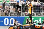 　中国ＧＰ決勝を制し喜ぶオスカー・ピアストリ＝上海（ＡＰ＝共同）