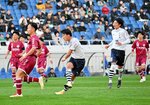 １回戦・米子北－山形明正　米子北は後半３３分、愛須（中央）がダメ押しの４点目を決める＝埼玉スタジアム