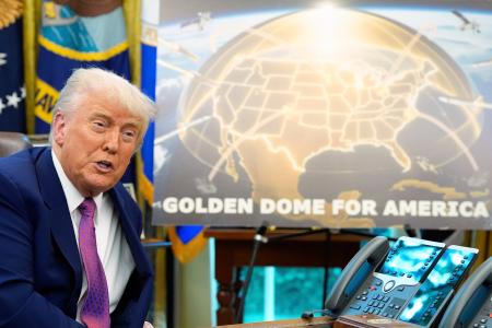 　ホワイトハウスで次世代ミサイル防衛構想「ゴールデンドーム」について発表するトランプ米大統領＝２０日、ワシントン（ＡＰ＝共同）