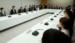 　首相官邸で開かれた犯罪対策閣僚会議＝２２日午前