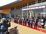 　安倍晋三首相（当時）も出席して行われた大熊町役場新庁舎の開庁式＝２０１９年４月１４日、福島県大熊町