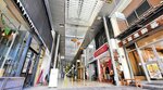 今年夏にも撤去に着工する方向で調整が進む本通り商店街のアーケード＝３１日、米子市四日市町