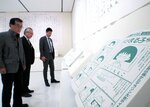 拡大本（右）など多彩な展示品が並んだ館内＝１１日、米子市美術館（©さくらももこ　©さくらプロダクション）