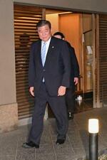 　小泉純一郎元首相らと会食した自民党の石破茂元幹事長＝１４日夜、東京都中央区