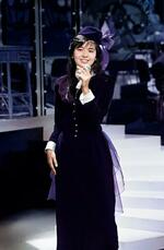 　南野陽子が初めてデザインした「楽園のＤｏｏｒ」の衣装（Ｂｌｕ―ｒａｙ　ＢＯＸ「南野陽子　ザ・ベストテン　コレクション」より）