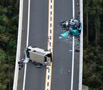 　島根県出雲市の山陰自動車道で発生した事故の現場＝３１日午後６時４０分（共同通信社ヘリから）