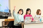 フィールドワークを通して考えた地域創生策を報告する学生たち＝４日、香美町役場