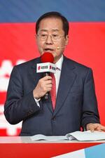 　１８日、韓国の与党「国民の力」の予備選候補のイベントで発言する洪準杓前大邱市長＝ソウル（聯合＝共同）