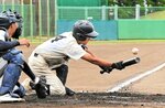 １回戦・香住―神戸高塚　香住は七回、１死一、二塁から主将谷口の犠打で二、三塁の好機をつくる＝１０日、淡路市の淡路佐野運動公園第１野球場