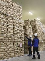 　政府備蓄米を保管している倉庫＝２０２４年４月、福島県内