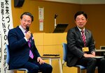 まちづくりについて意見を交わす平井知事（左）と木村知事＝１４日、倉吉市の鳥取短期大