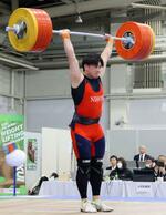 　男子９６キロ級　ジャークで日本新記録の２０６キロに成功した西川勝之。４連覇を果たした＝福井県産業会館
