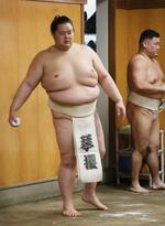 　稽古する琴桜＝９日、千葉県松戸市の佐渡ケ嶽部屋