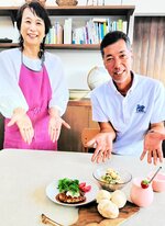 ねばりっこの超簡単レシピを考案したカノウさん（左）と消費拡大を図る遠藤部長＝北栄町由良宿のアトリエ・カノウ