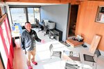 「Ｙａｓhａｇｏ　Ｂａｓｅ」の魅力を語り、気軽な来所を呼びかける山崎さん＝境港市中野町