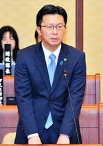 米子市長選への３選出馬を表明する伊木市長＝５日、市議会議場