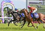 　第１７１回天皇賞・春で優勝したヘデントール。頭差の２着はビザンチンドリーム（１４）＝京都競馬場