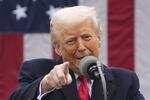 　米ホワイトハウスで演説するトランプ大統領＝２日、ワシントン（ＡＰ＝共同）